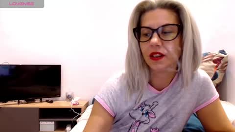 Snapshot of violafoxy chatting on September 2025 10:36:01 AM viola online show from September 2025 10:36:01 AM