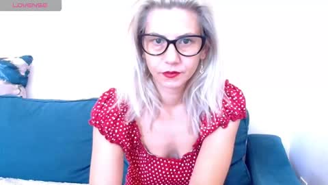 Snapshot of violafoxy chatting on September 2025 09:32:02 AM viola online show from September 2025 09:32:02 AM