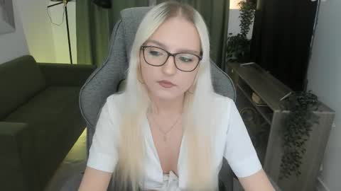 violamore online show from April 2026 06:08:02 PM