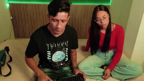 violet_and_dylan online show from December 2025 12:09:01 PM