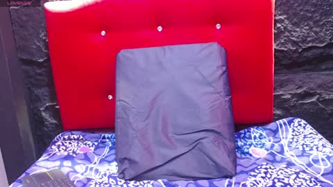 Violet online show from April 2026 02:45:01 PM