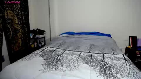  Violet  online show from November 2025 02:27:02 PM