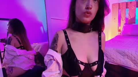Violet Jones online show from October 2025 02:36:01 PM
