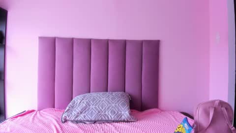 Snapshot of violet_myerrs chatting on September 2025 02:00:01 PM violet online show from September 2025 02:00:01 PM