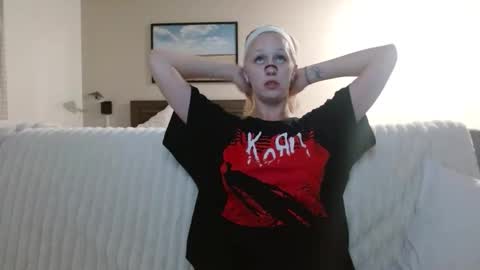 violet_winter97 online show from November 2025 06:35:01 AM