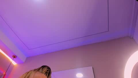 Violeta  online show from October 2025 11:01:01 AM