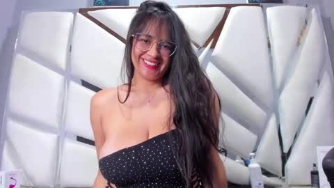 Snapshot of violeta_hard chatting on March 2025 06:44:01 AM Valentina Hard online show from March 2025 06:44:01 AM