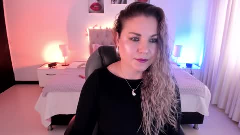 violeta_hotter_ online show from October 2025 11:30:01 AM