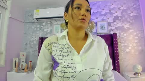 Snapshot of violeta_medina chatting on December 2024 03:44:02 AM violeta_medina online show from December 2024 03:44:02 AM