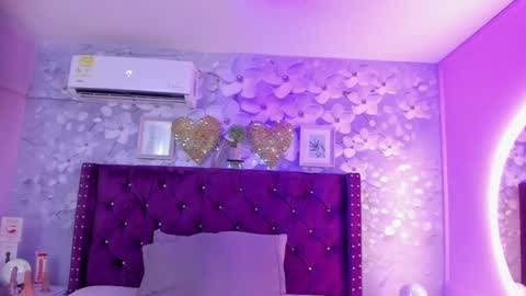 Snapshot of violeta_medina chatting on January 2025 03:32:02 AM violeta_medina online show from January 2025 03:32:02 AM