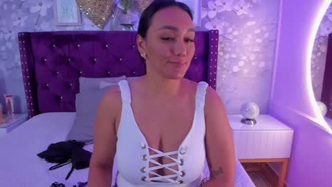 Snapshot of violeta_medina chatting on January 2025 03:20:01 AM violeta_medina online show from January 2025 03:20:01 AM