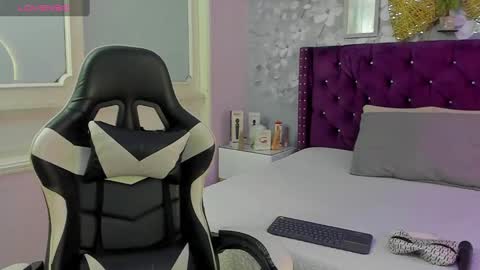 Snapshot of violeta_medina chatting on February 2025 01:36:02 AM violeta_medina online show from February 2025 01:36:02 AM
