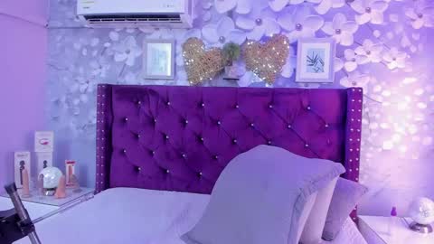 Snapshot of violeta_medina chatting on March 2025 09:17:02 AM violeta_medina online show from March 2025 09:17:02 AM