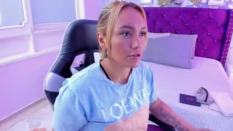 Snapshot of violeta_medina chatting on March 2025 03:01:01 AM violeta_medina online show from March 2025 03:01:01 AM