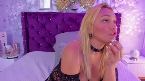 Snapshot of violeta_medina chatting on March 2025 07:04:02 AM violeta_medina online show from March 2025 07:04:02 AM