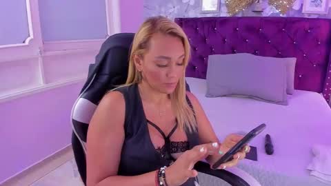Snapshot of violeta_medina chatting on March 2025 10:07:02 AM violeta_medina online show from March 2025 10:07:02 AM
