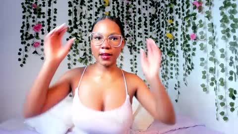 Snapshot of violeta_milleer chatting on February 2025 05:44:01 PM Violeta online show from February 2025 05:44:01 PM