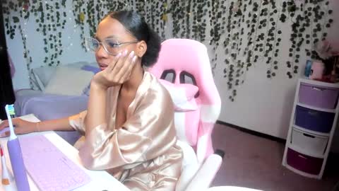 Snapshot of violeta_milleer chatting on September 2025 03:13:01 PM Violeta online show from September 2025 03:13:01 PM