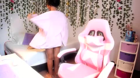 Snapshot of violeta_milleer chatting on October 2025 03:42:01 PM Violeta online show from October 2025 03:42:01 PM