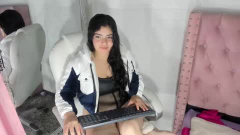 Snapshot of violetaangelsx chatting on January 2025 10:00:01 AM Viollet online show from January 2025 10:00:01 AM