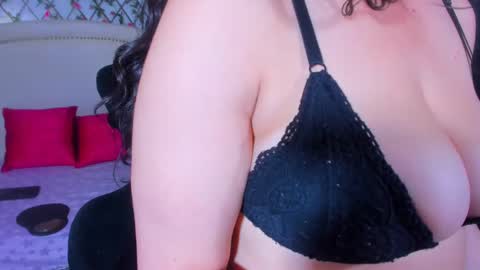 Snapshot of violetaangelsx chatting on January 2025 03:51:01 PM Viollet online show from January 2025 03:51:01 PM