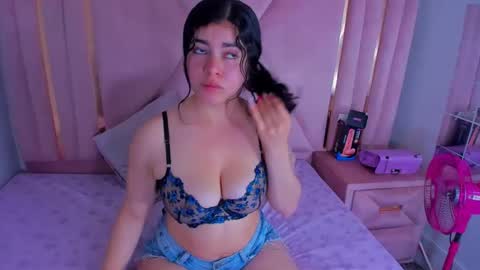 Snapshot of violetaangelsx chatting on February 2025 03:36:02 PM Viollet online show from February 2025 03:36:02 PM