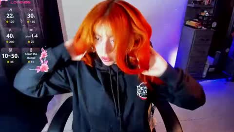 Snapshot of violetaarey chatting on June 2026 07:07:01 PM Violeta Help me reach 150 thumbs up online show from June 2026 07:07:01 PM
