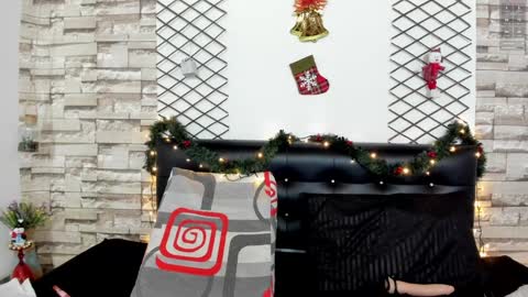 Snapshot of violetaqueen_ chatting on December 2024 08:44:01 PM Violeta online show from December 2024 08:44:01 PM