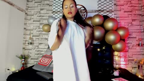 Snapshot of violetaqueen_ chatting on December 2024 01:05:02 PM Violeta online show from December 2024 01:05:02 PM