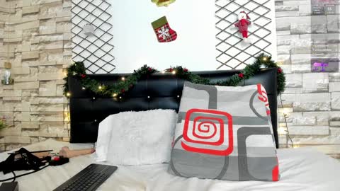 Snapshot of violetaqueen_ chatting on December 2024 09:42:02 PM Violeta online show from December 2024 09:42:02 PM