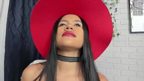 Snapshot of violetaqueen_ chatting on September 2025 02:12:01 AM Violeta online show from September 2025 02:12:01 AM
