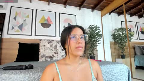 Snapshot of violetarossi1 chatting on October 2025 11:28:01 AM violetarossi1 online show from October 2025 11:28:01 AM