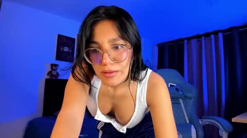 Snapshot of violetbunnyy1 chatting on October 2025 02:44:01 AM Violet online show from October 2025 02:44:01 AM