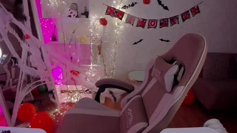 Violet online show from October 2025 04:17:02 PM