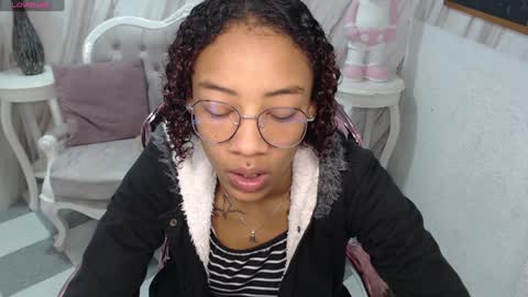 Snapshot of violeth_b chatting on December 2024 12:43:02 PM violeth_b online show from December 2024 12:43:02 PM