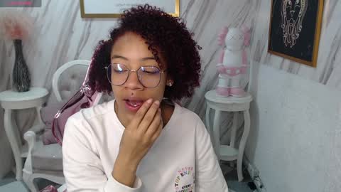 Snapshot of violeth_b chatting on December 2024 12:38:01 PM violeth_b online show from December 2024 12:38:01 PM