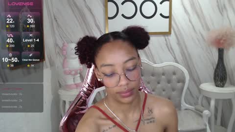 Snapshot of violeth_b chatting on January 2025 06:49:01 PM violeth_b online show from January 2025 06:49:01 PM