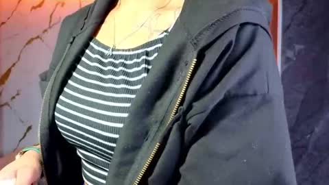 violeth_b online show from October 2025 12:42:02 PM