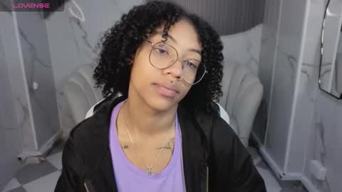 Snapshot of violeth_b chatting on January 2026 12:42:01 PM violeth_b online show from January 2026 12:42:01 PM