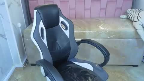 Snapshot of violeth_b chatting on March 2026 12:44:01 PM violeth_b online show from March 2026 12:44:01 PM