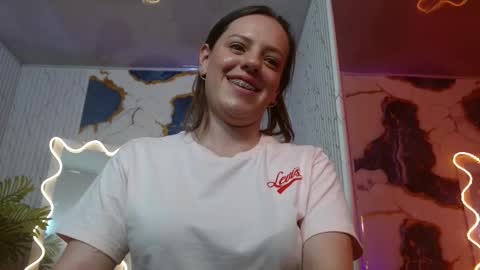 Snapshot of violethh_tay chatting on February 2026 09:14:02 PM violethh_tay online show from February 2026 09:14:02 PM