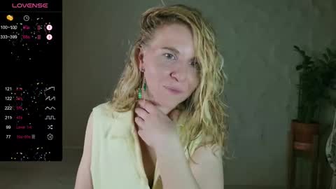 Snapshot of violetplath chatting on November 2025 10:37:01 PM Violet next stream December 6 online show from November 2025 10:37:01 PM