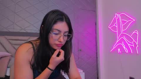 Violet Rousse online show from April 2026 07:04:02 PM