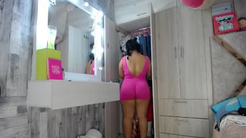 violetroussee online show from April 2026 06:38:01 PM