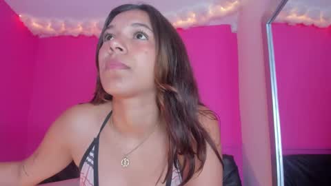 Snapshot of violett_24_ chatting on February 2025 03:27:01 PM violett_24_ online show from February 2025 03:27:01 PM