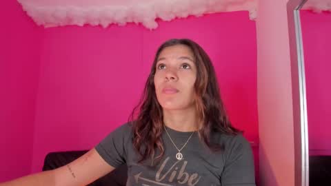 Snapshot of violett_24_ chatting on March 2025 12:36:02 PM violett_24_ online show from March 2025 12:36:02 PM