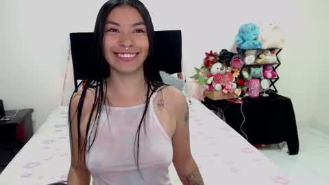Snapshot of violett_flowers chatting on February 2025 07:14:02 PM violeta online show from February 2025 07:14:02 PM
