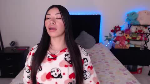 Snapshot of violett_flowers chatting on March 2025 10:53:01 PM violeta online show from March 2025 10:53:01 PM
