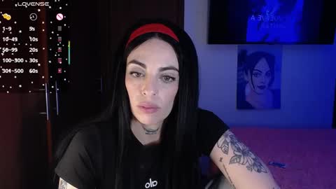 violett  Independent model online show from December 2025 06:10:01 AM