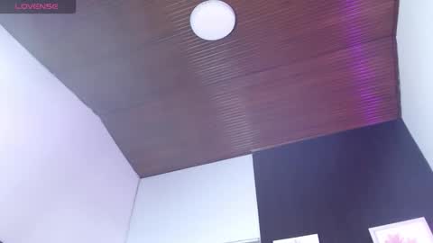 violett_queen122 online show from September 2025 01:23:01 PM